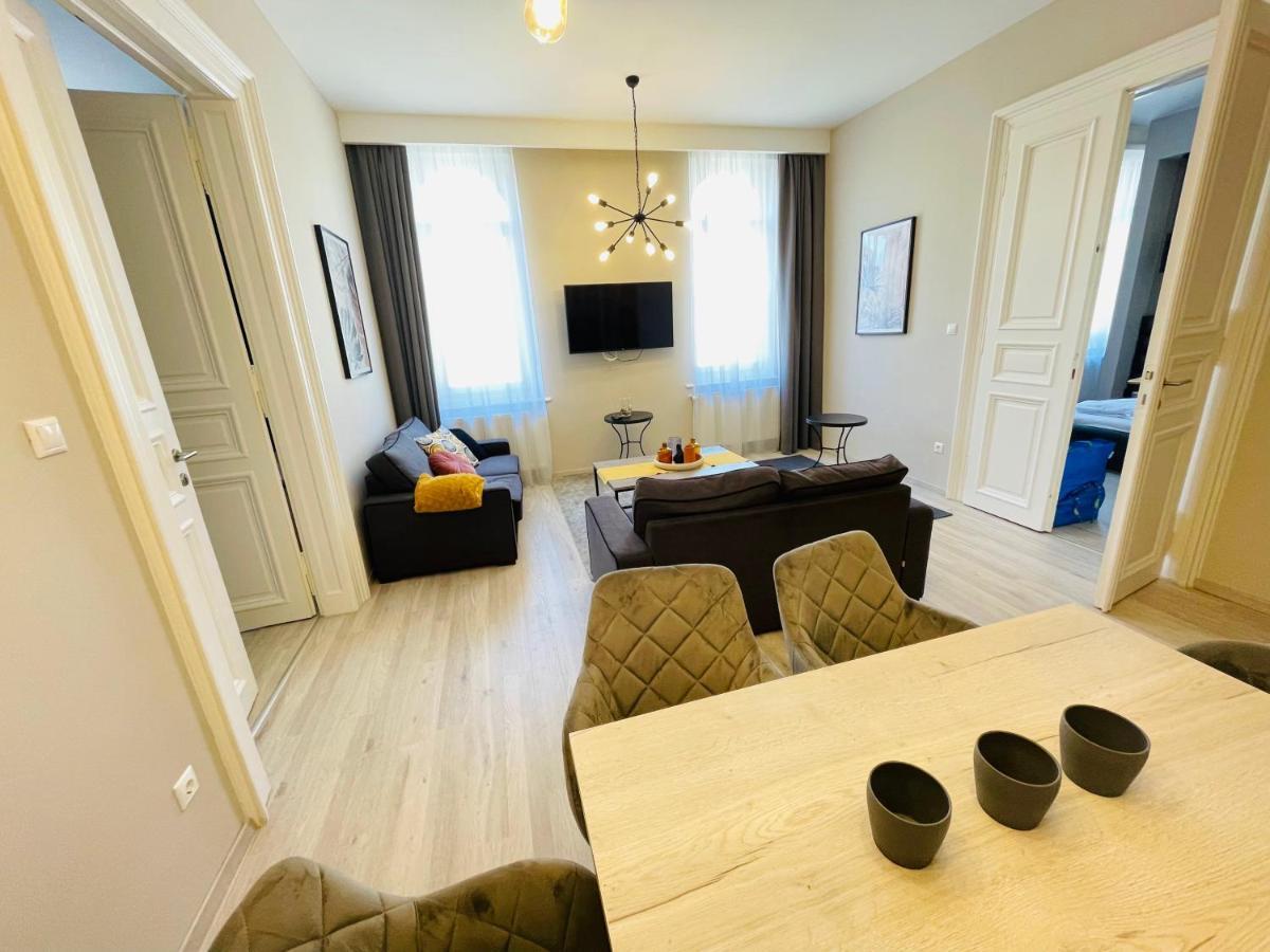 Podmaniczky Deluxe Apartment บูดาเปสต์ ภายนอก รูปภาพ