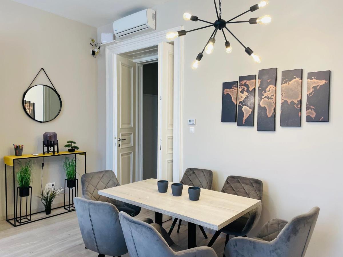 Podmaniczky Deluxe Apartment บูดาเปสต์ ภายนอก รูปภาพ