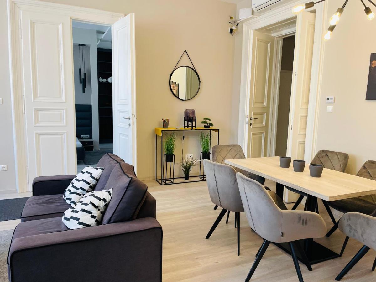 Podmaniczky Deluxe Apartment บูดาเปสต์ ภายนอก รูปภาพ