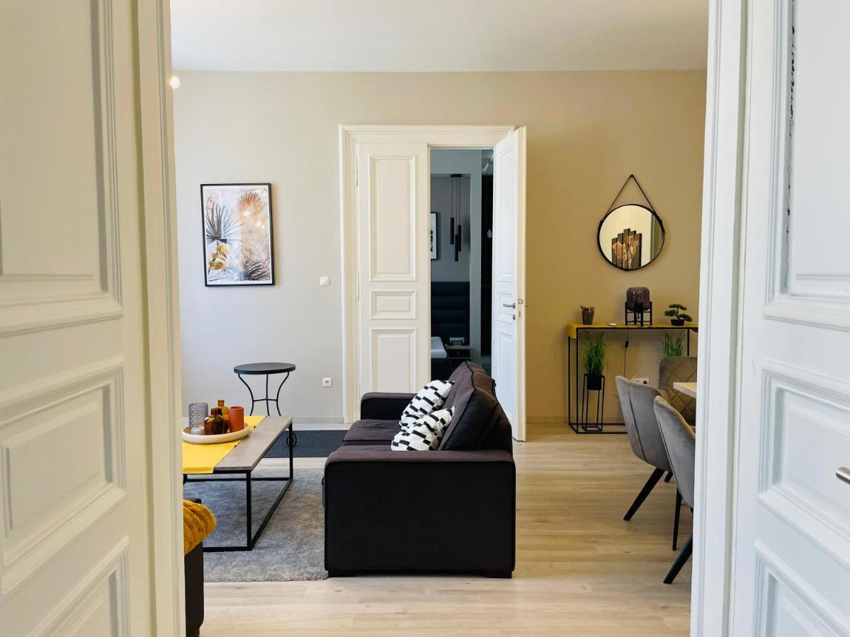 Podmaniczky Deluxe Apartment บูดาเปสต์ ภายนอก รูปภาพ